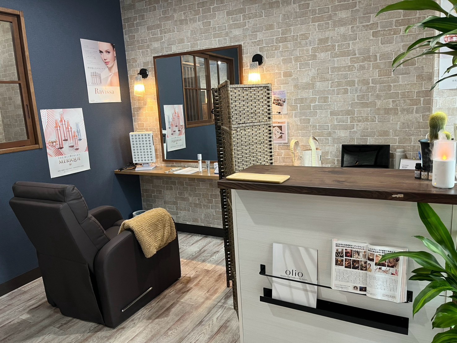 Relash Garden Loungeのグリーンを配した店内